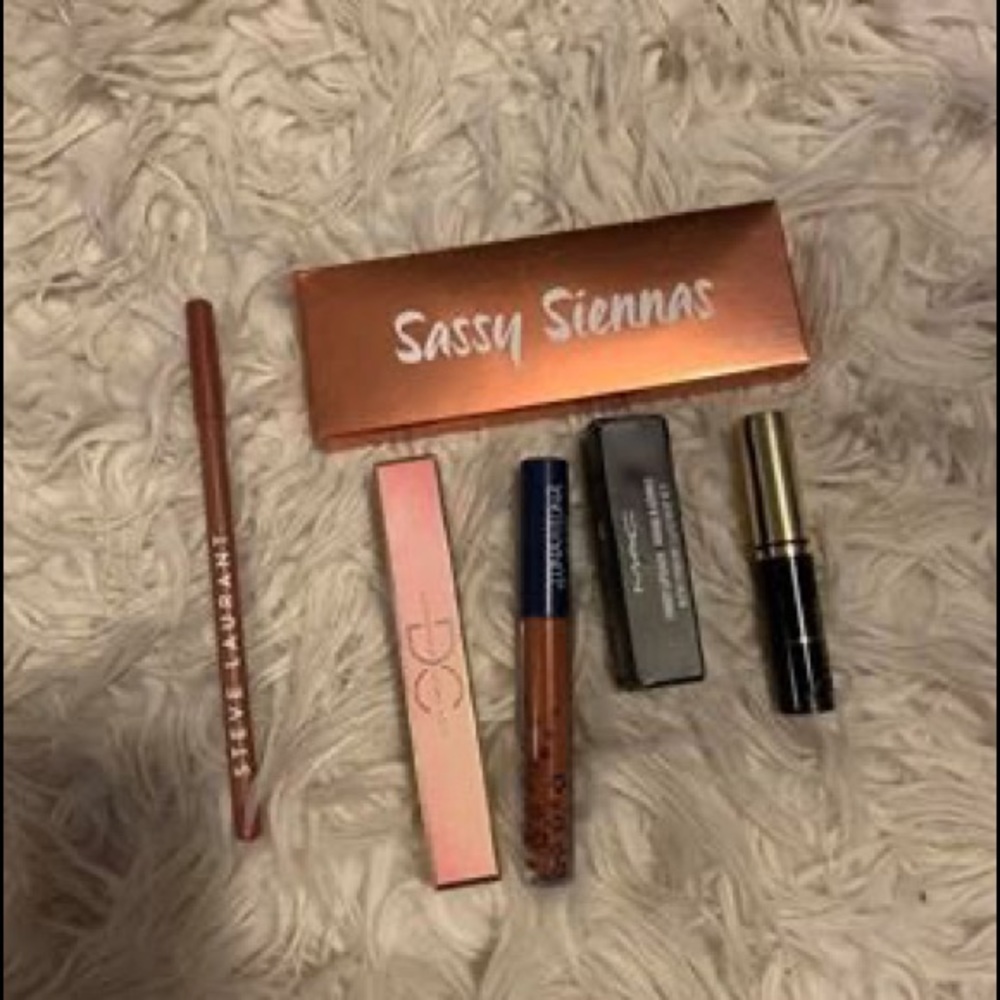 Various boxy charm items unused